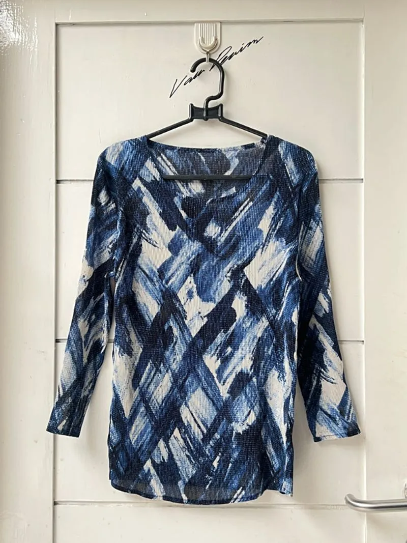 Issey Miyake Abstract Wrinkle Pleats T-shirt photo 1