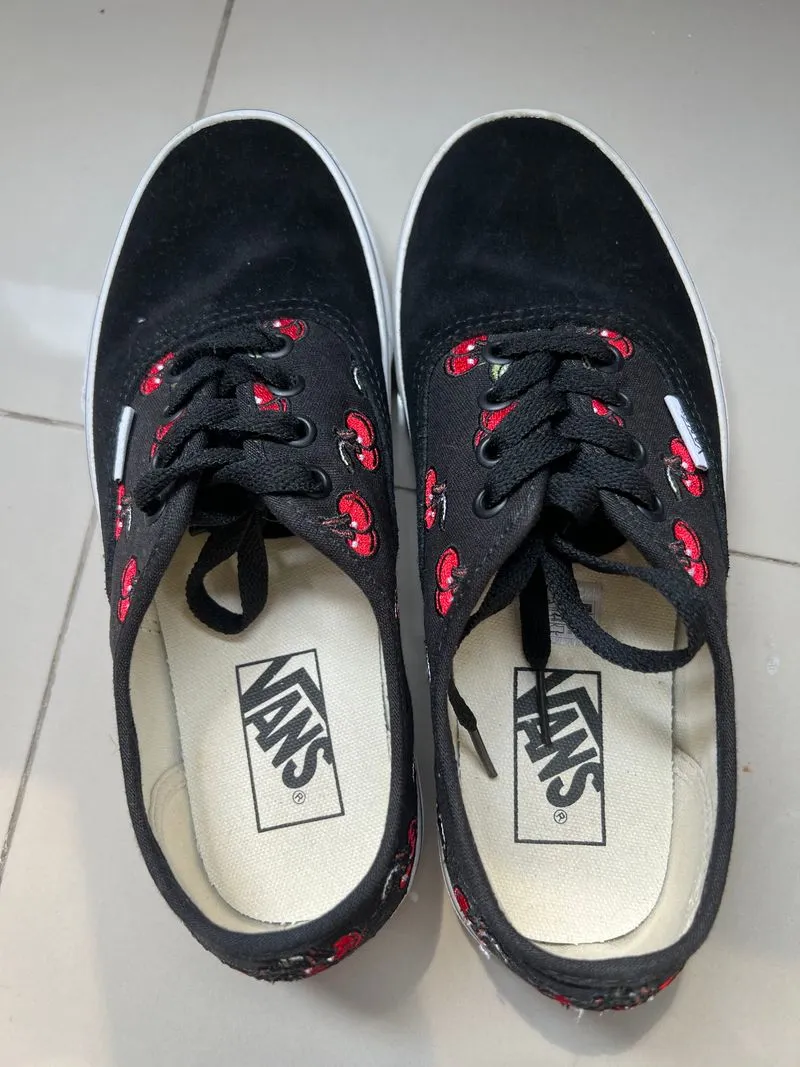 Converse Casual Sneakers Wanita red black photo 1
