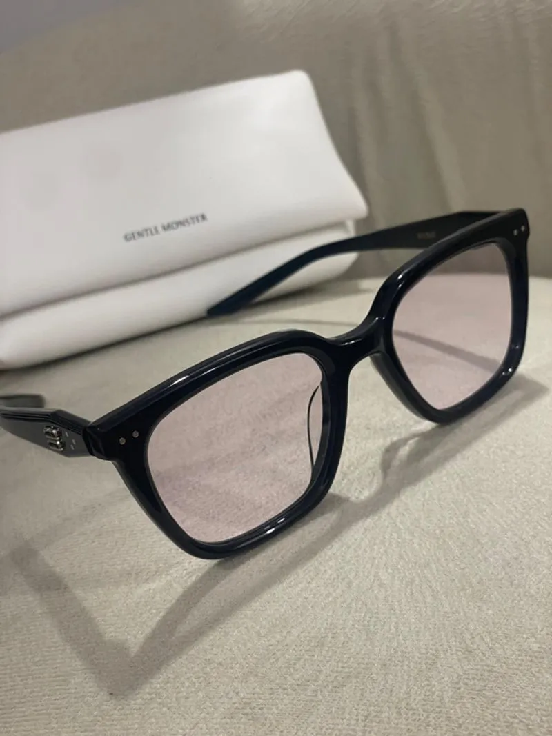 Gentle Monster NUBO Sunglasses - Black Frame with Pinkish Le photo 1