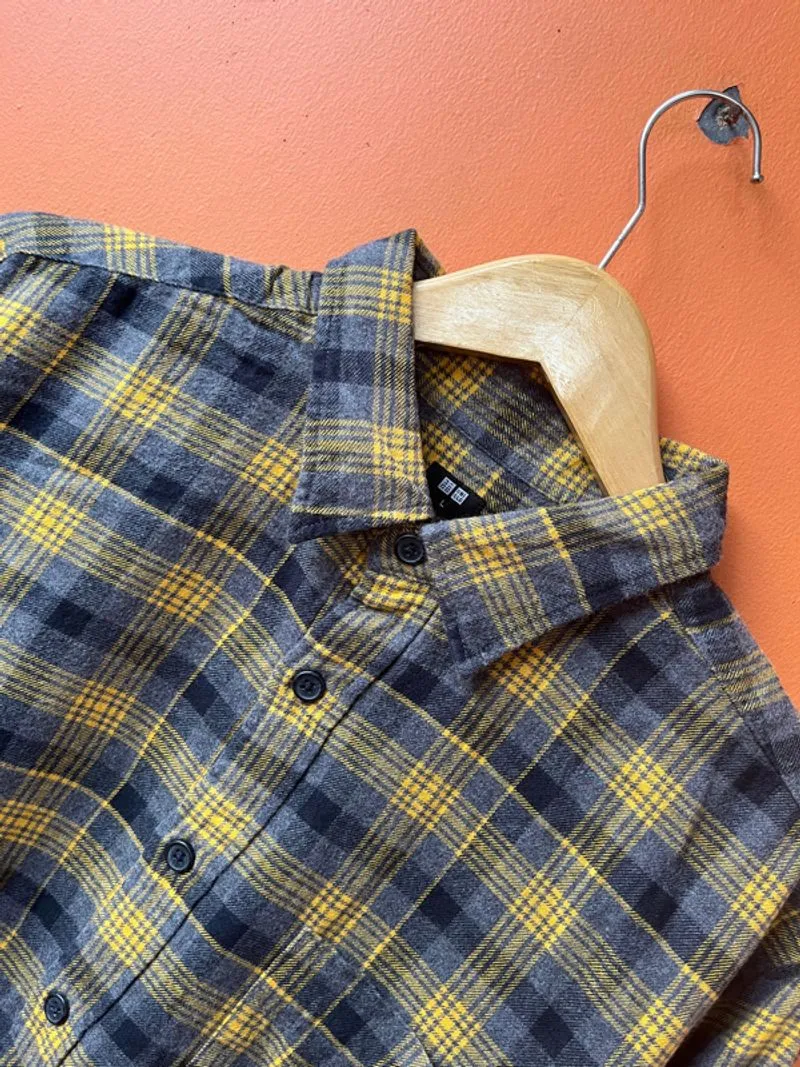 Kemeja Uniqlo Gray Black and Yellow Square photo 1