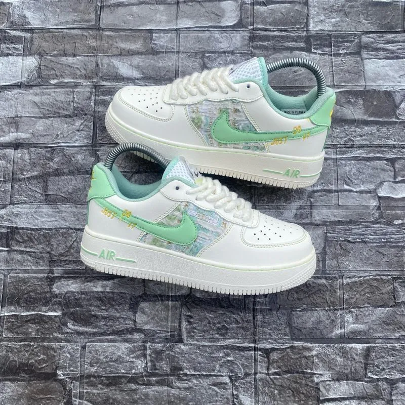 Nike AF1 Low photo 1