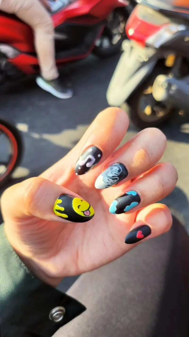 NAIL ART PRESS ON NAILS photo 1
