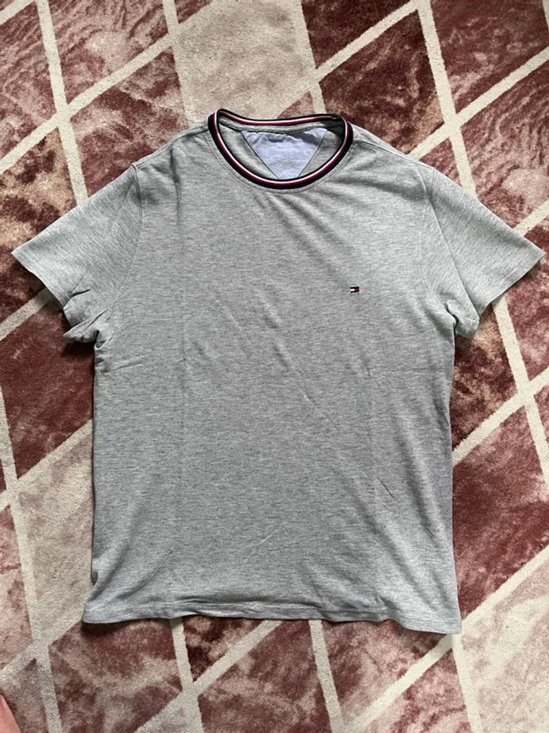 Tommy Hilfiger T-shirt photo 1