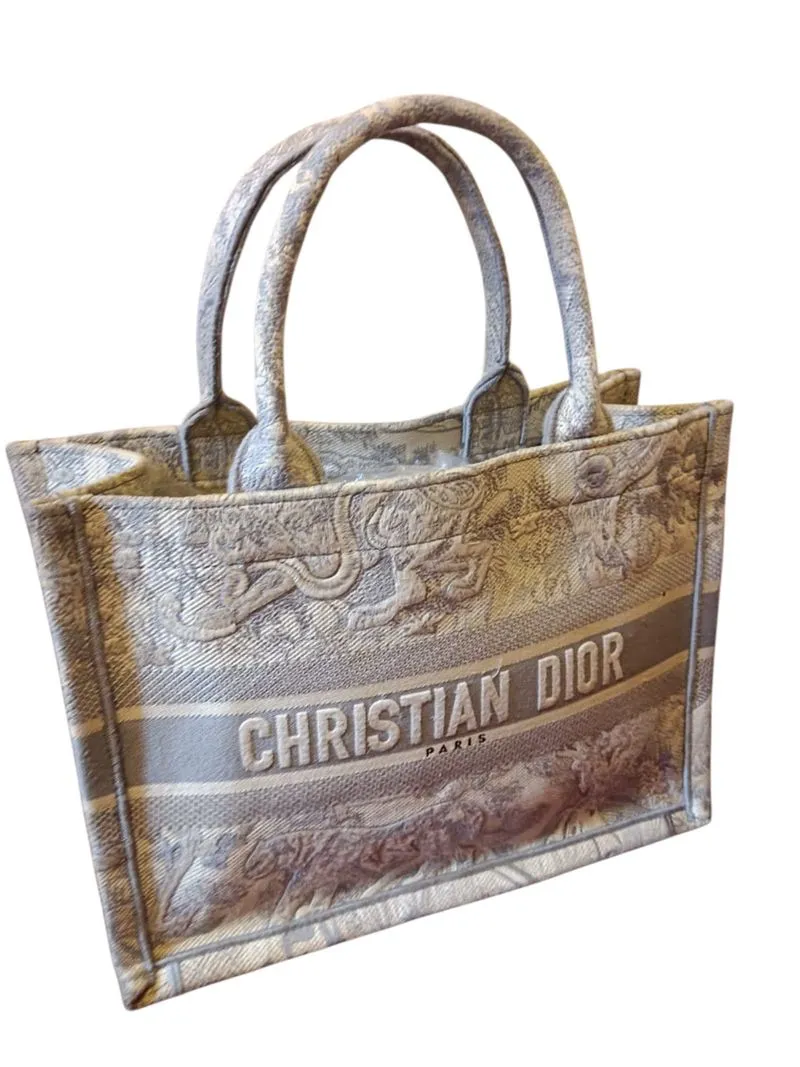 Dior totebook lion photo 1