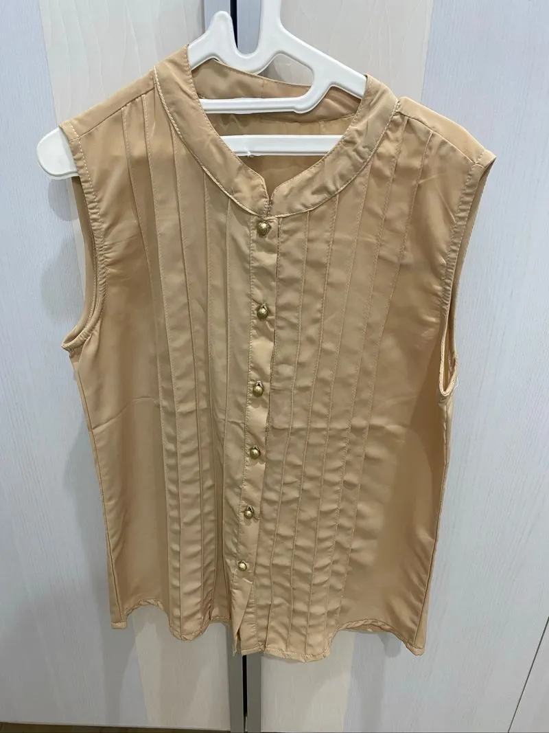 khaki tank top photo 1