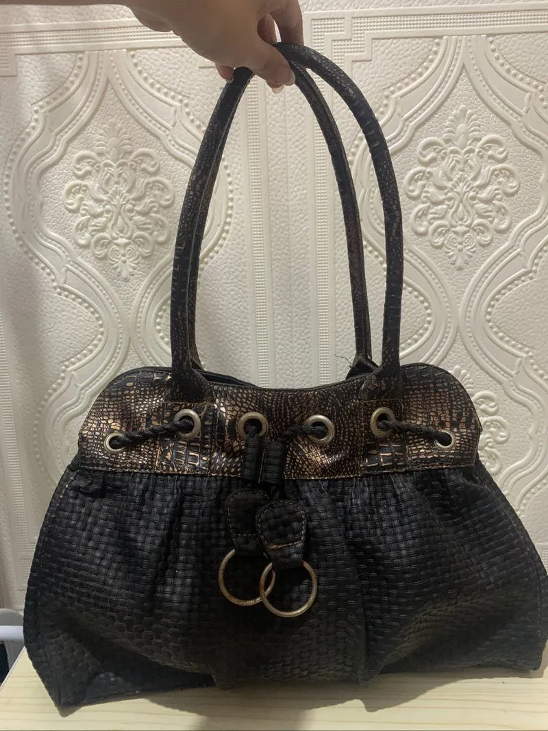 leather vintage handbag featuring a snakeskin embossed patte photo 1