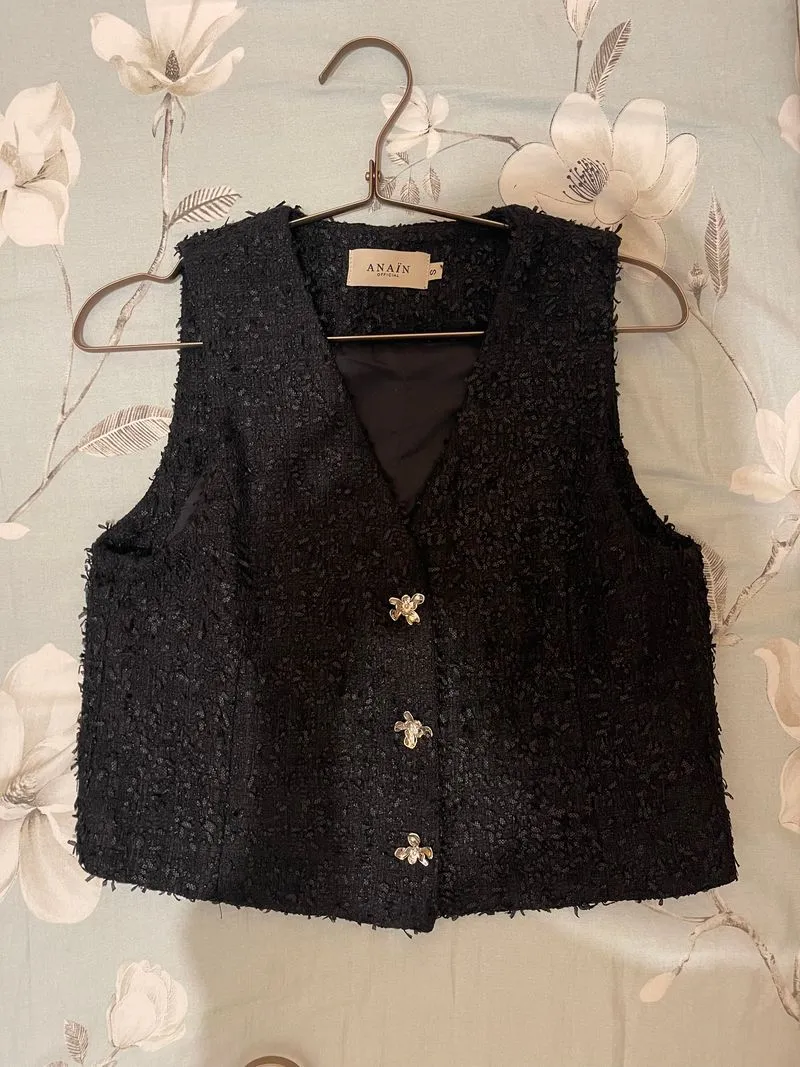 Anain Vest photo 1