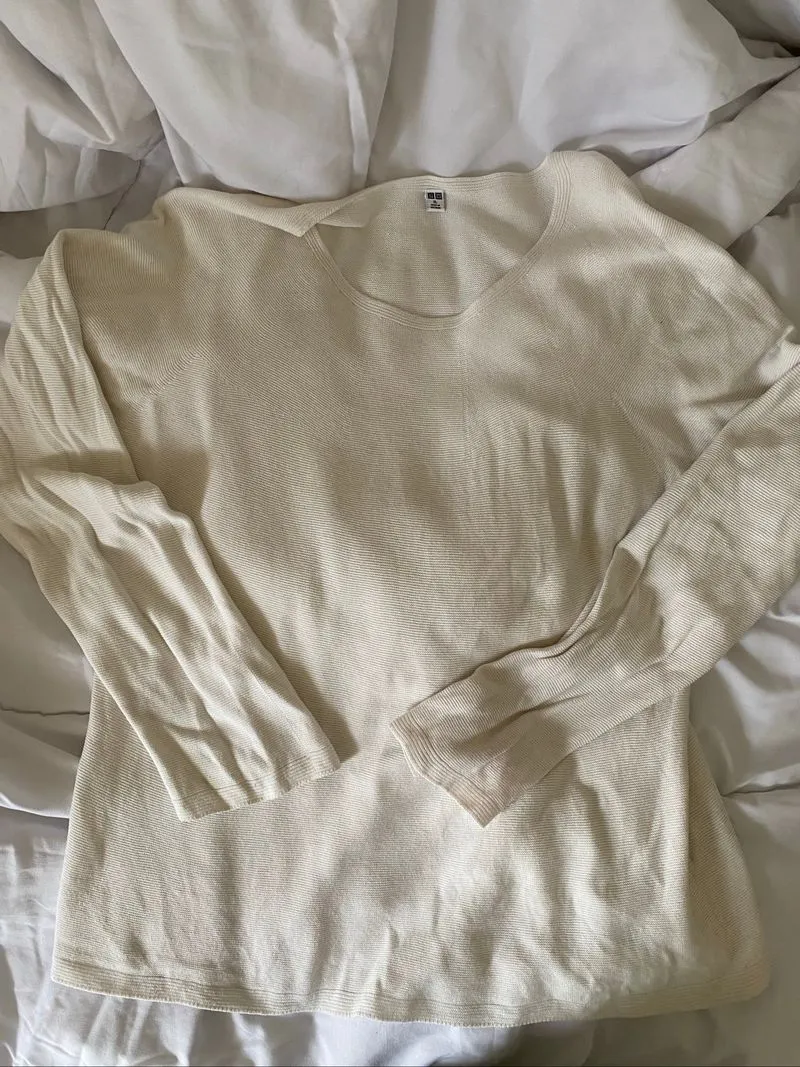 uniqlo broken white sweater photo 1