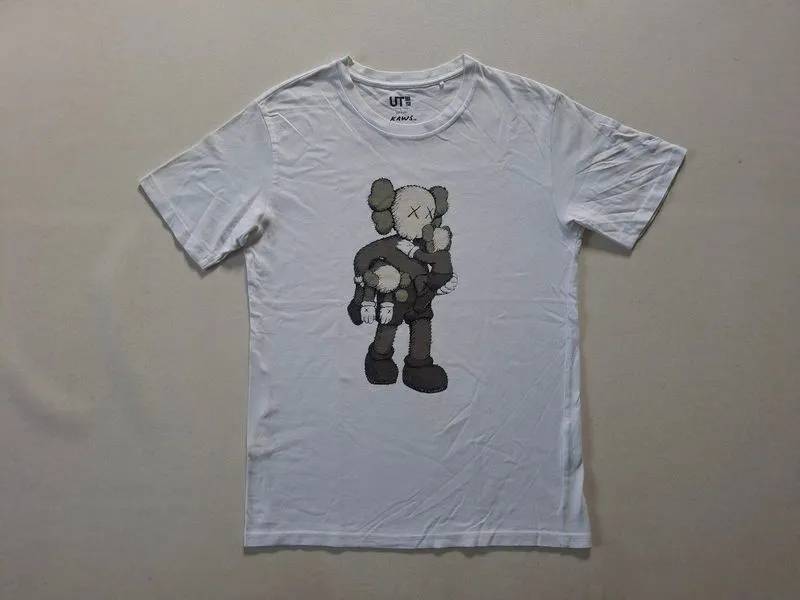 KAOS UNIQLO X KAWS ORIGINAL 100% photo 1