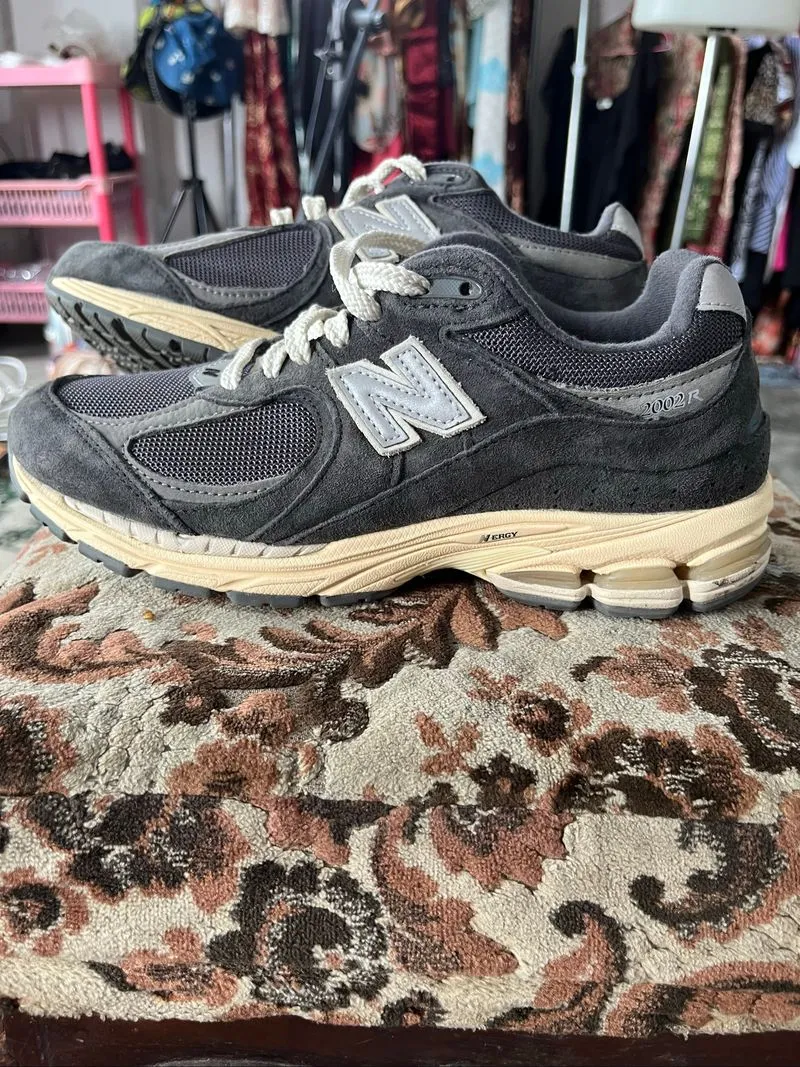 SEPATU NB 2002R LIKE NEW!!! photo 1