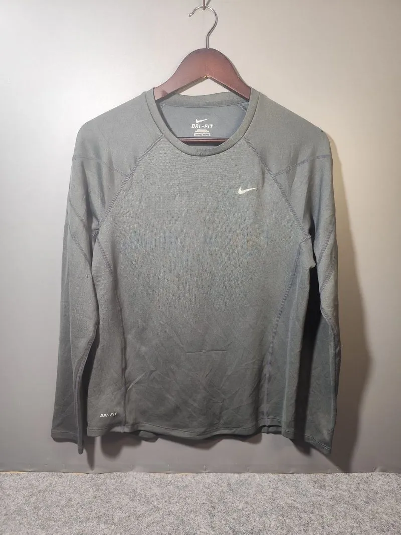 Kaos NIKE DRI-FIT Unisex Warna Abu Tua Lengan Panjang Sporty photo 1