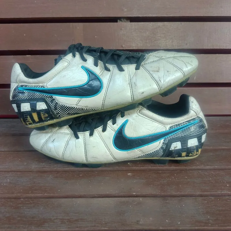 Sepatu Bola 42 (26.5 cm) Nike Total 90 Strike III HG-B photo 1