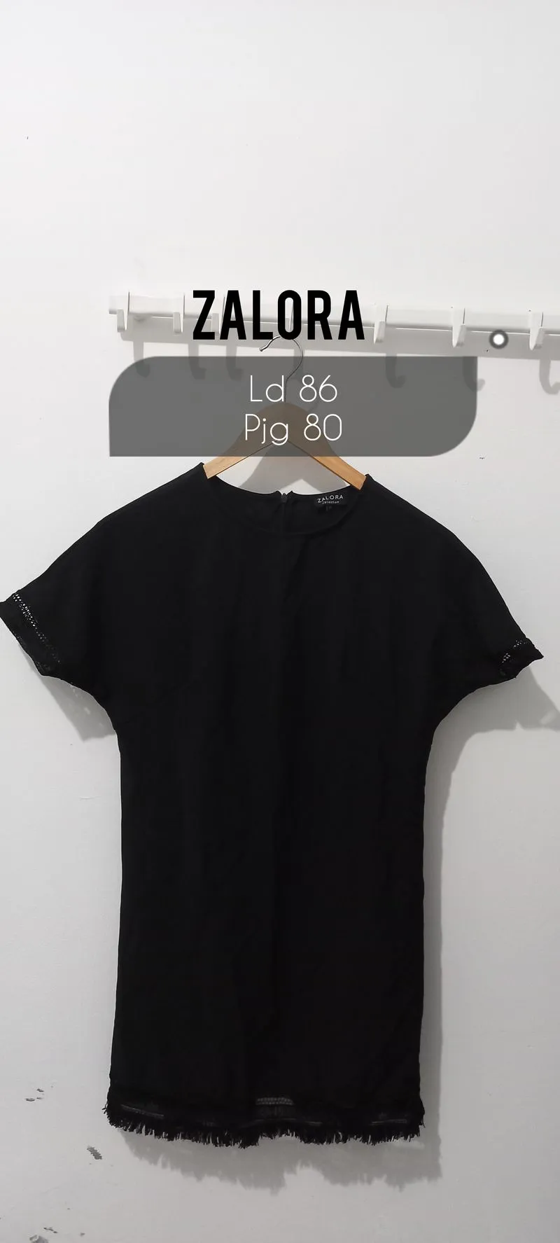 Minimalist Wanita black photo 1