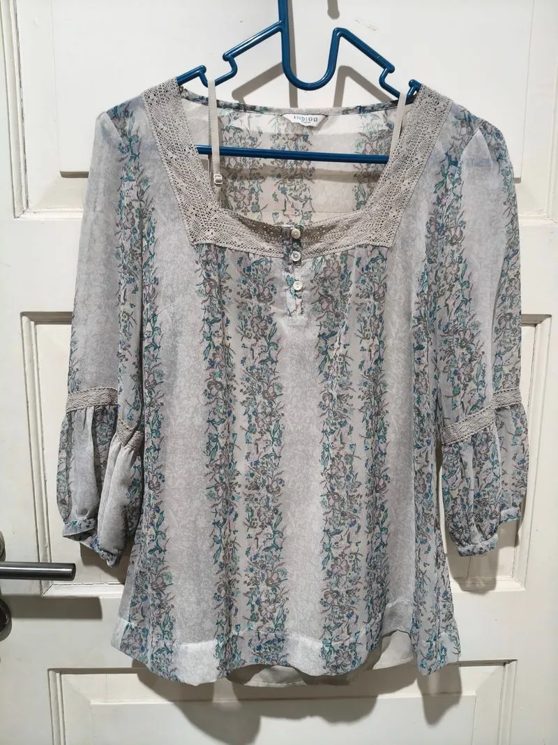 Vintage Flower Top (Free Inner Tank Top) photo 1