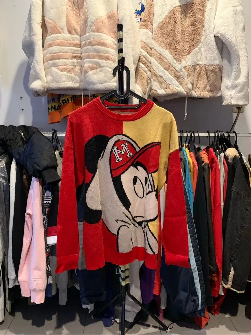 Sweater rajut urban revivo x disney photo 1