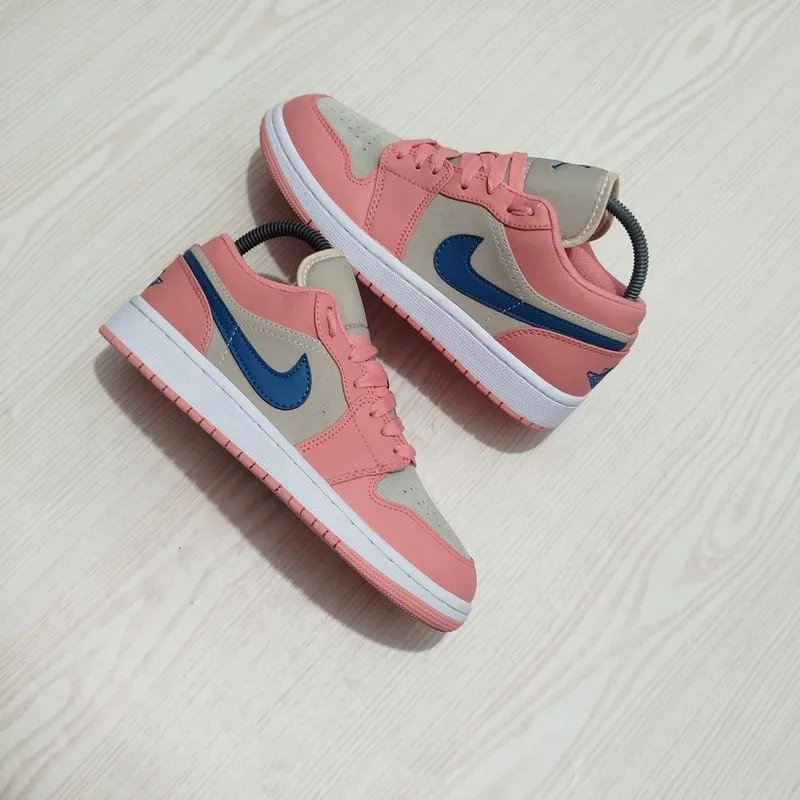 Nike Air Jordan photo 1