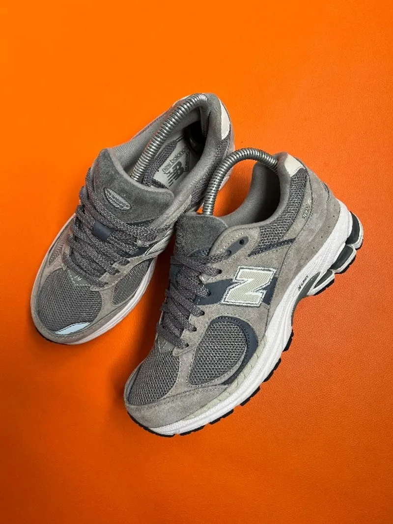 new balance 2002r photo 1