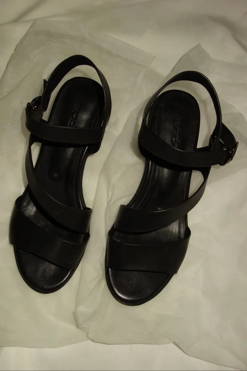 Andrew Black heels photo 1