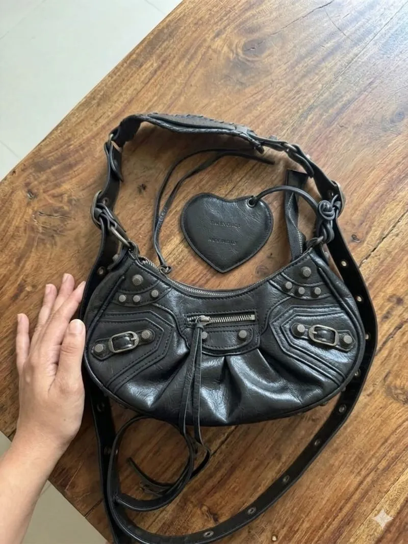 Tas B*lenciag* photo 1