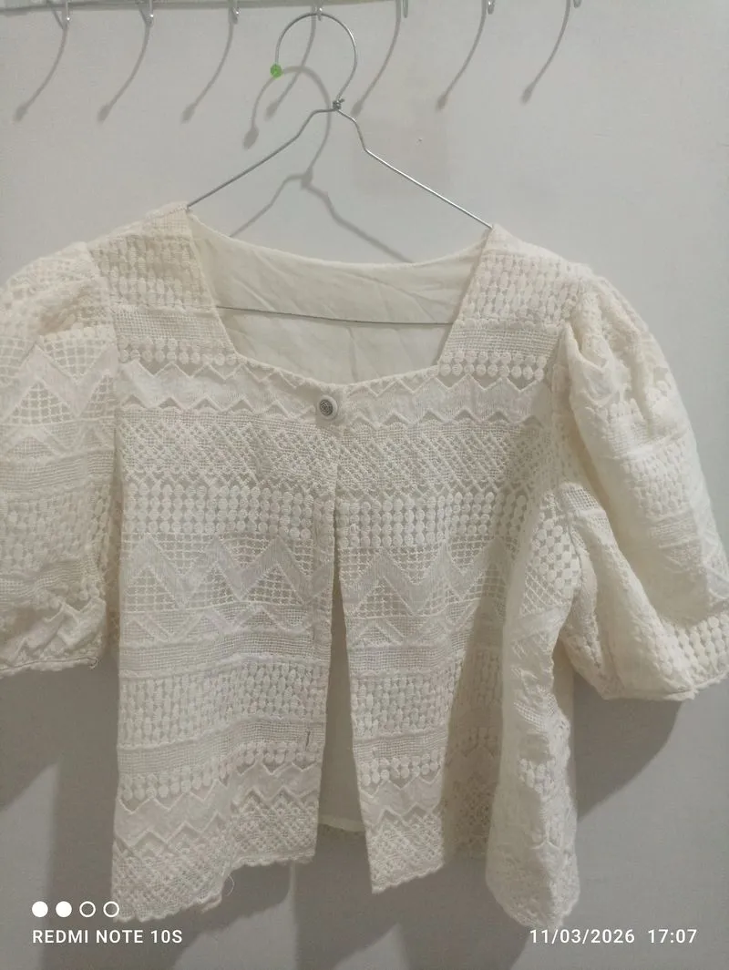 outer cream vibtage photo 1
