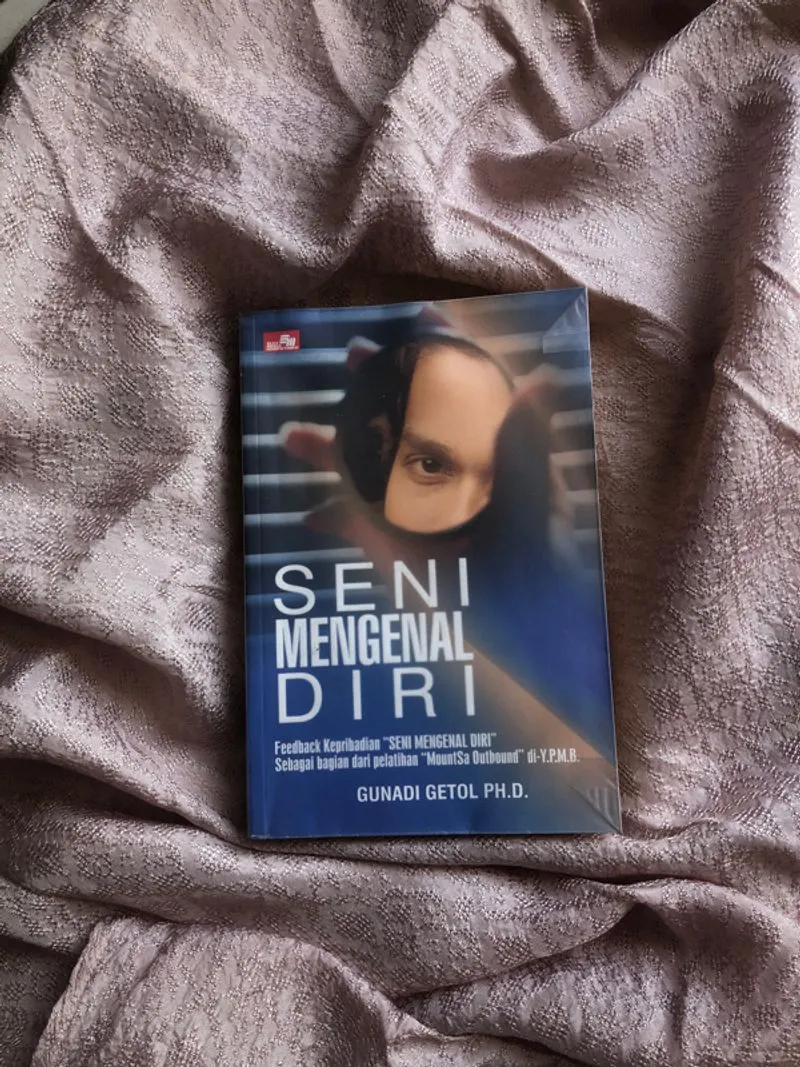 [preloved buku nonfiksi] seni mengenal diri photo 1