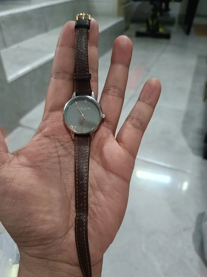 Jam Tangan Olivia Burton Original Strap Kulit kondisi normal photo 1
