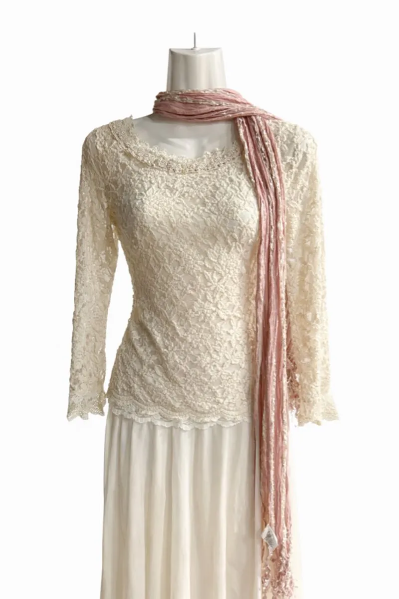 Axes Femme Lace Blouse photo 1