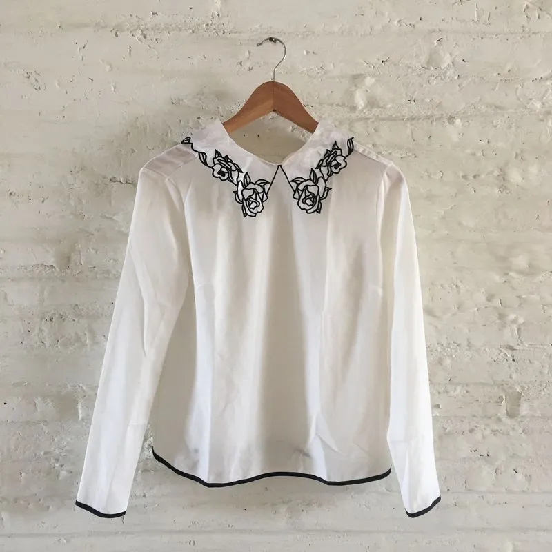 Executive Minimalist Casual Blouse Wanita white black photo 1
