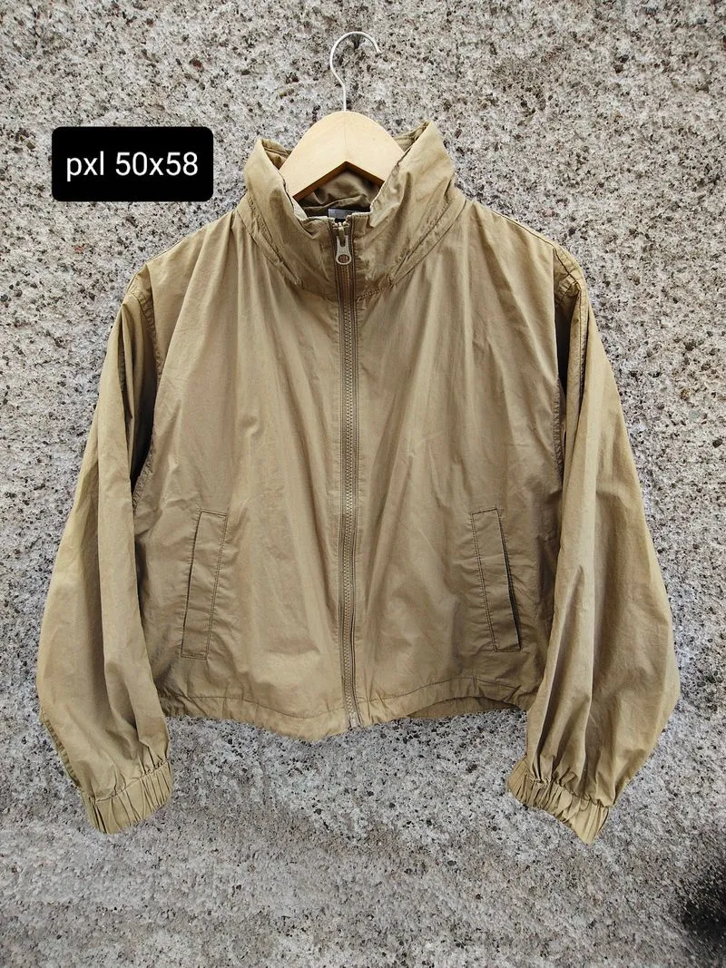 UNIQLO crop jaket wanita photo 1