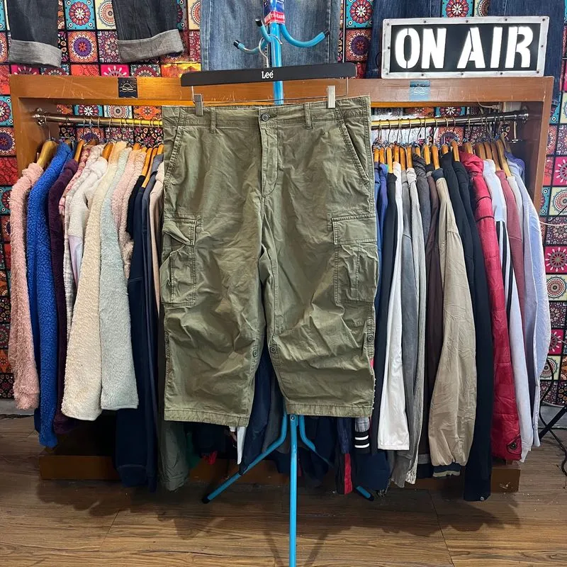 Uniqlo Olive Green 3/4 Length Roll-Up Cargo Pants photo 1