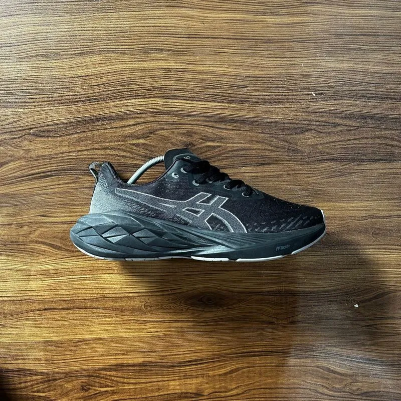 Asics Novablast 4 "Black" photo 1