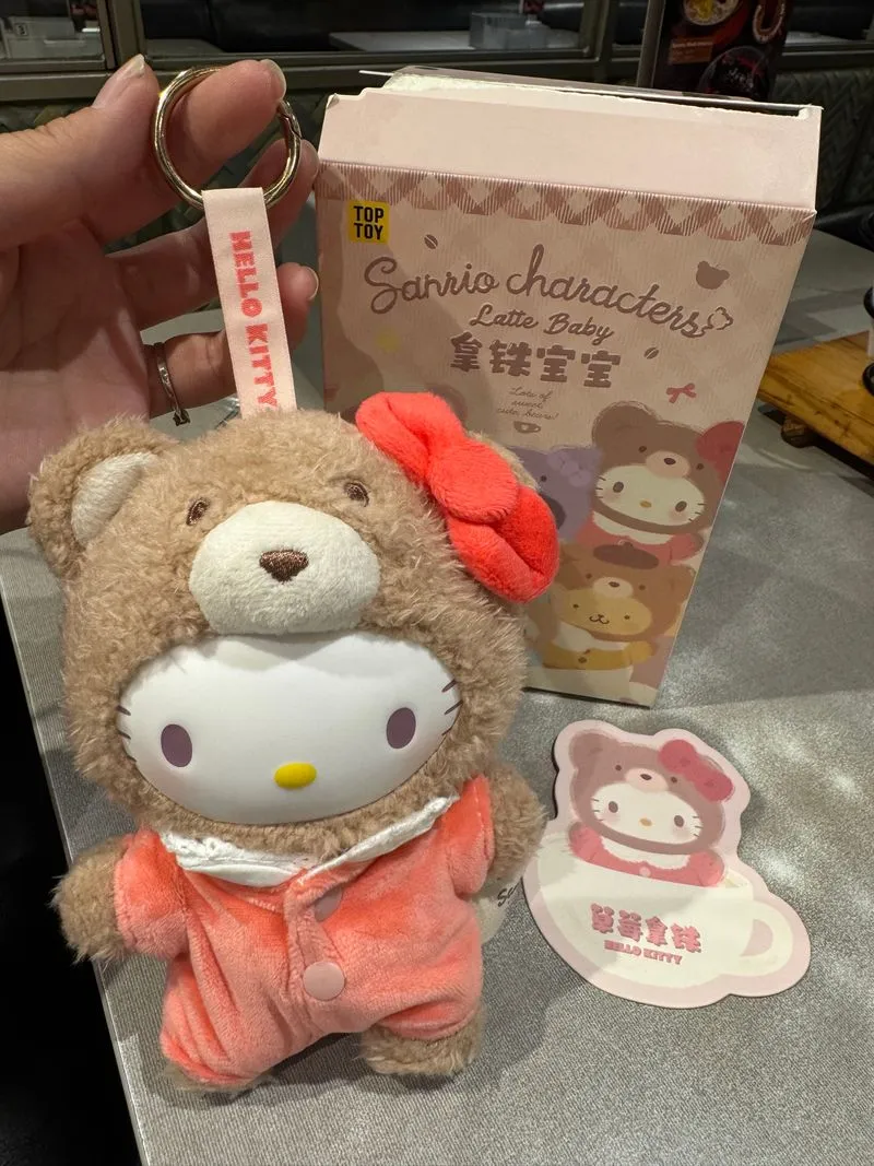 Sanrio Casual Wanita red photo 1