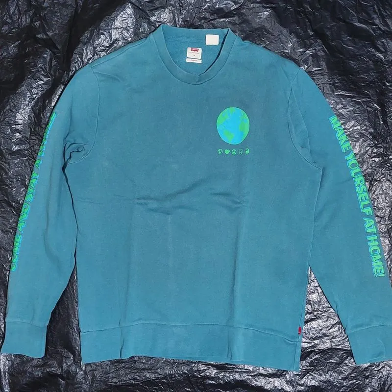 Levis alien crewneck size Medium photo 1