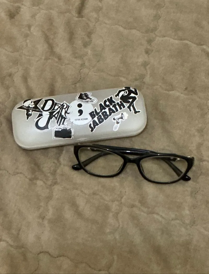 bayonetta vintage or Y2k glasses photo 1