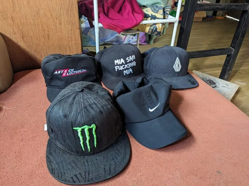 Borongan topi brand volcom, dll photo 1