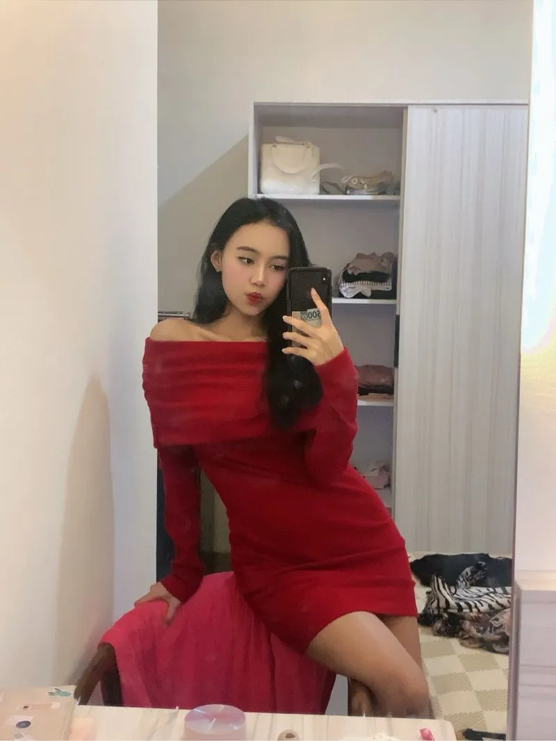 Red dress Sabrina  photo 1