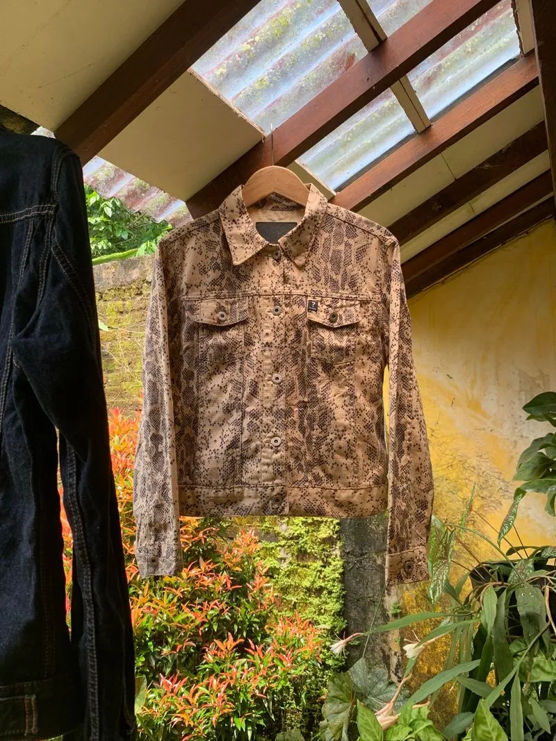 GUESS USA TRUCKER JACKET SNAKE GRAPHIC WORK JACKET photo 1