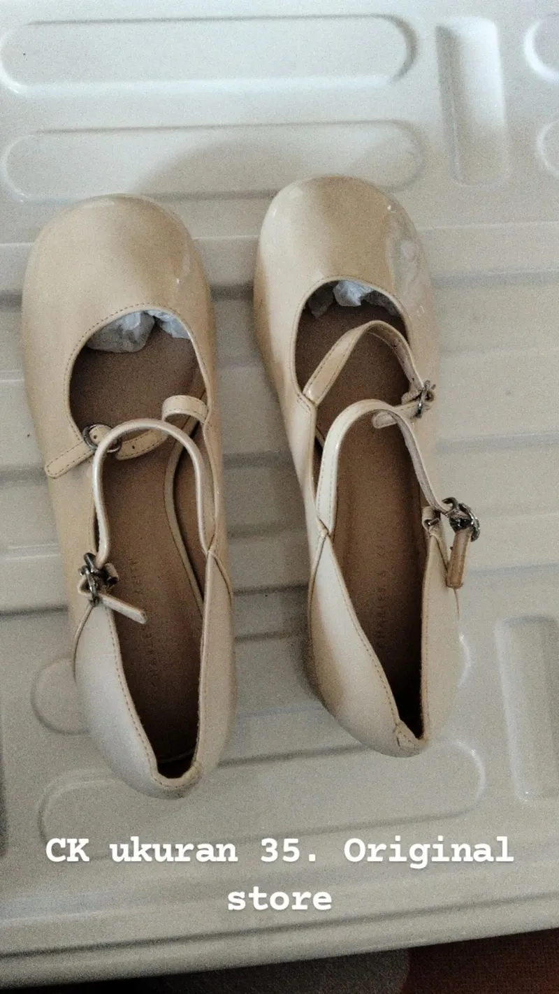 Charles n keith shoes photo 1