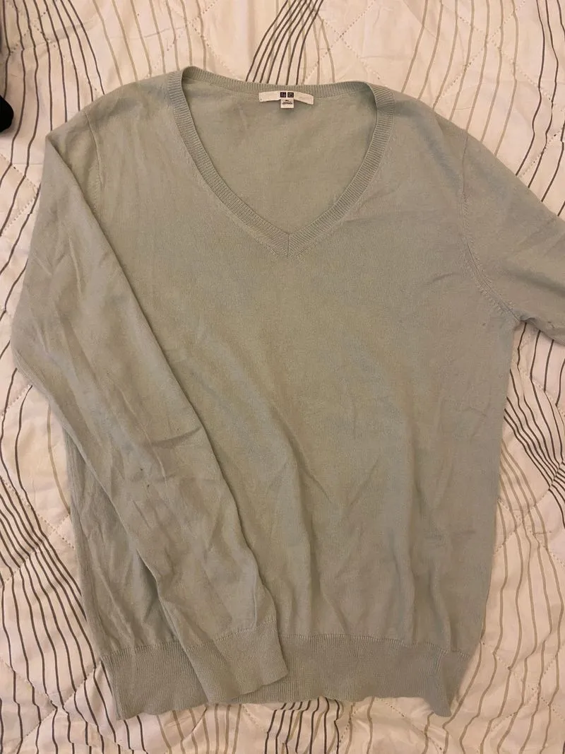 Uniqlo Minimalist Casual Sweater Wanita gray photo 1