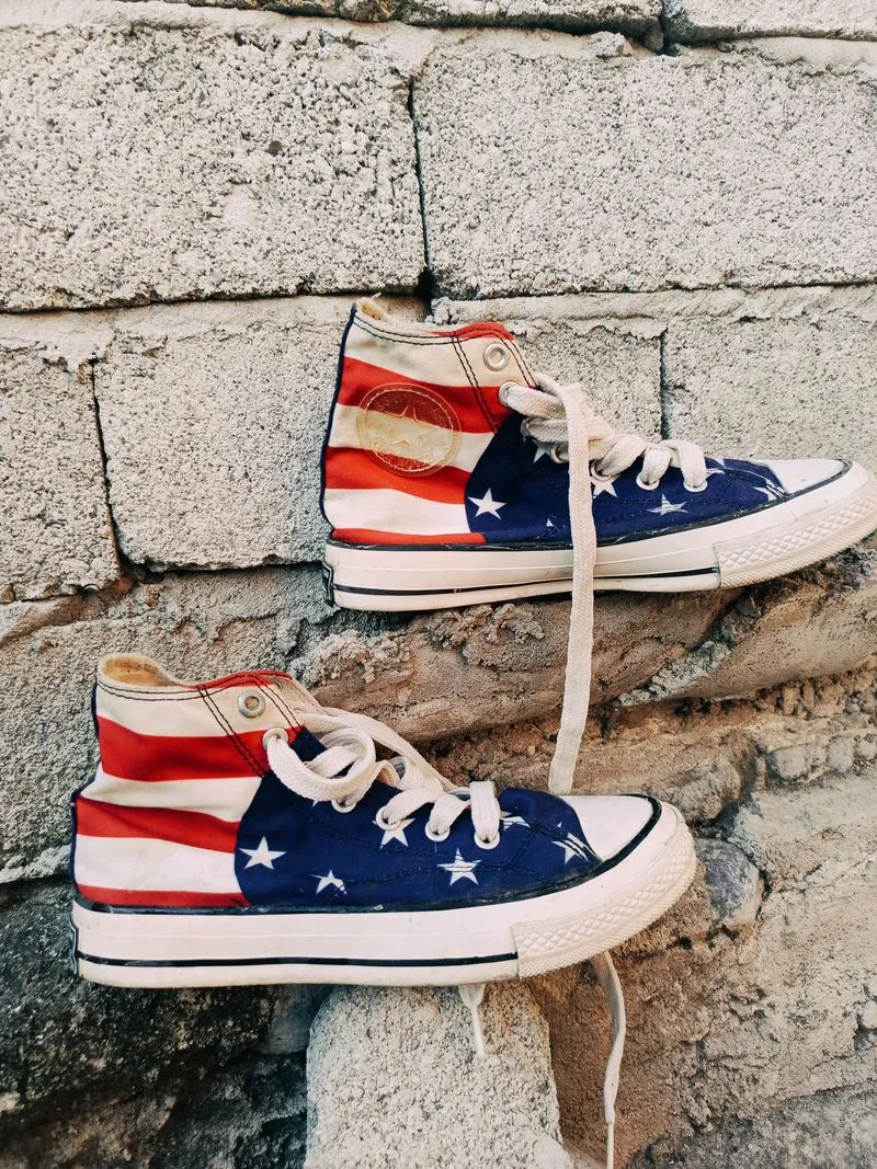 Converse Y2K Skater Sneakers Pria navy red photo 1