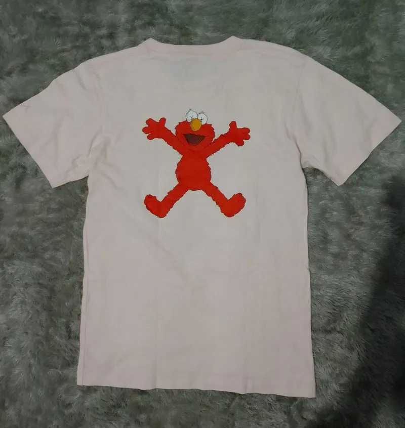 Tshirt Uniqlo Kaws Sesame Street photo 1
