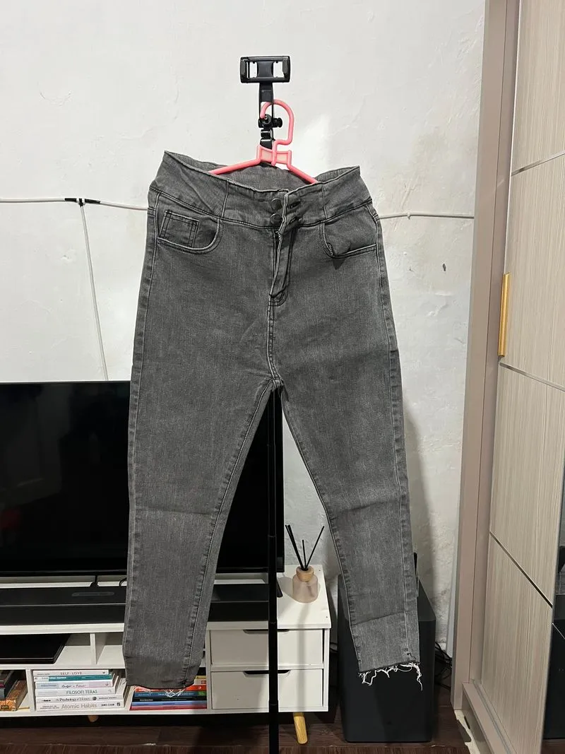Casual Ripped jeans Wanita gray photo 1