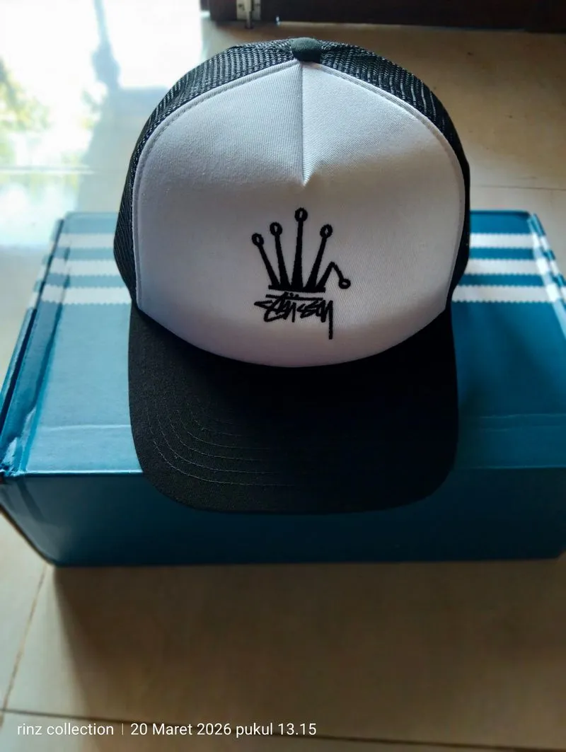 Stussy crown stock tracker cap black photo 1