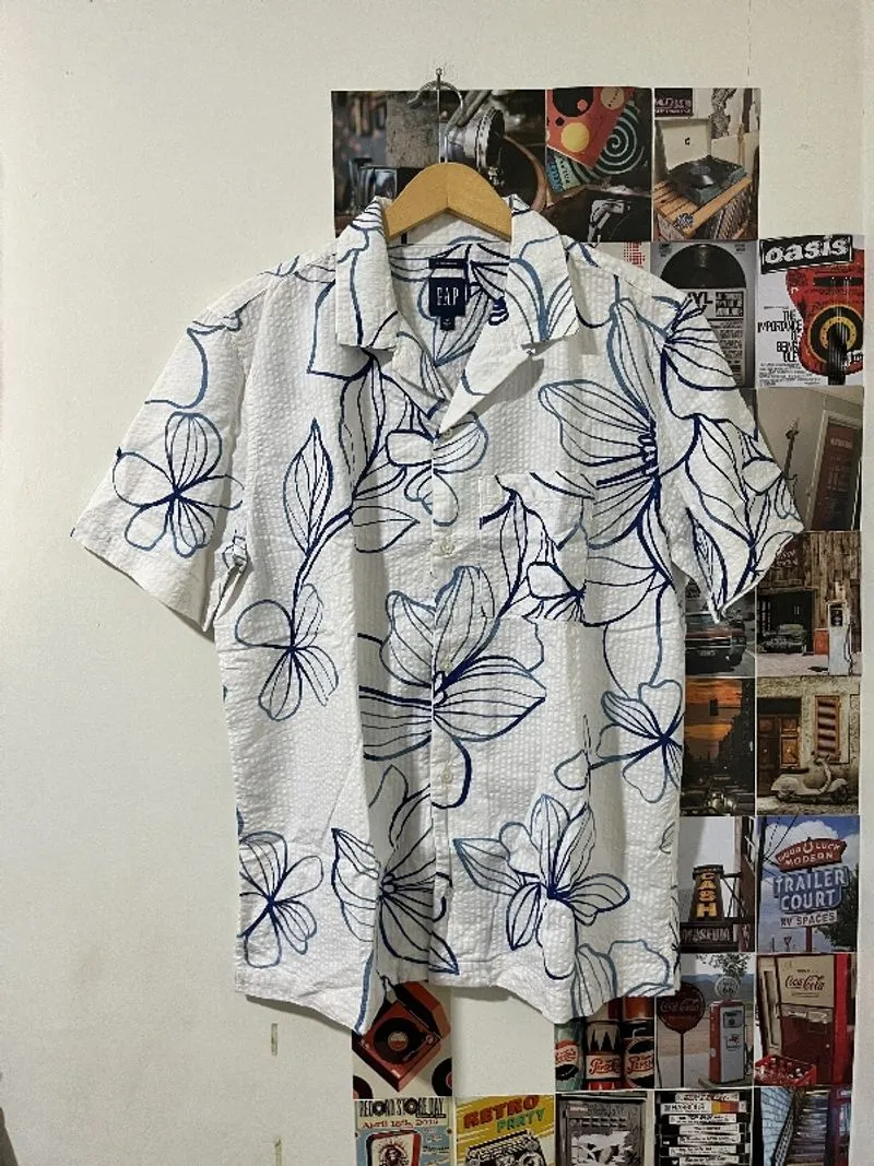 Open Collar GAP photo 1