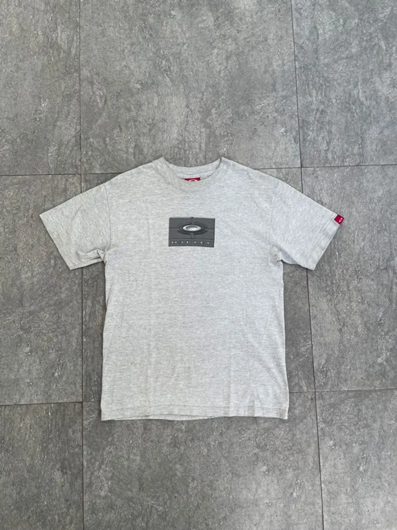 00's Oakley Graphic tee Grey photo 1