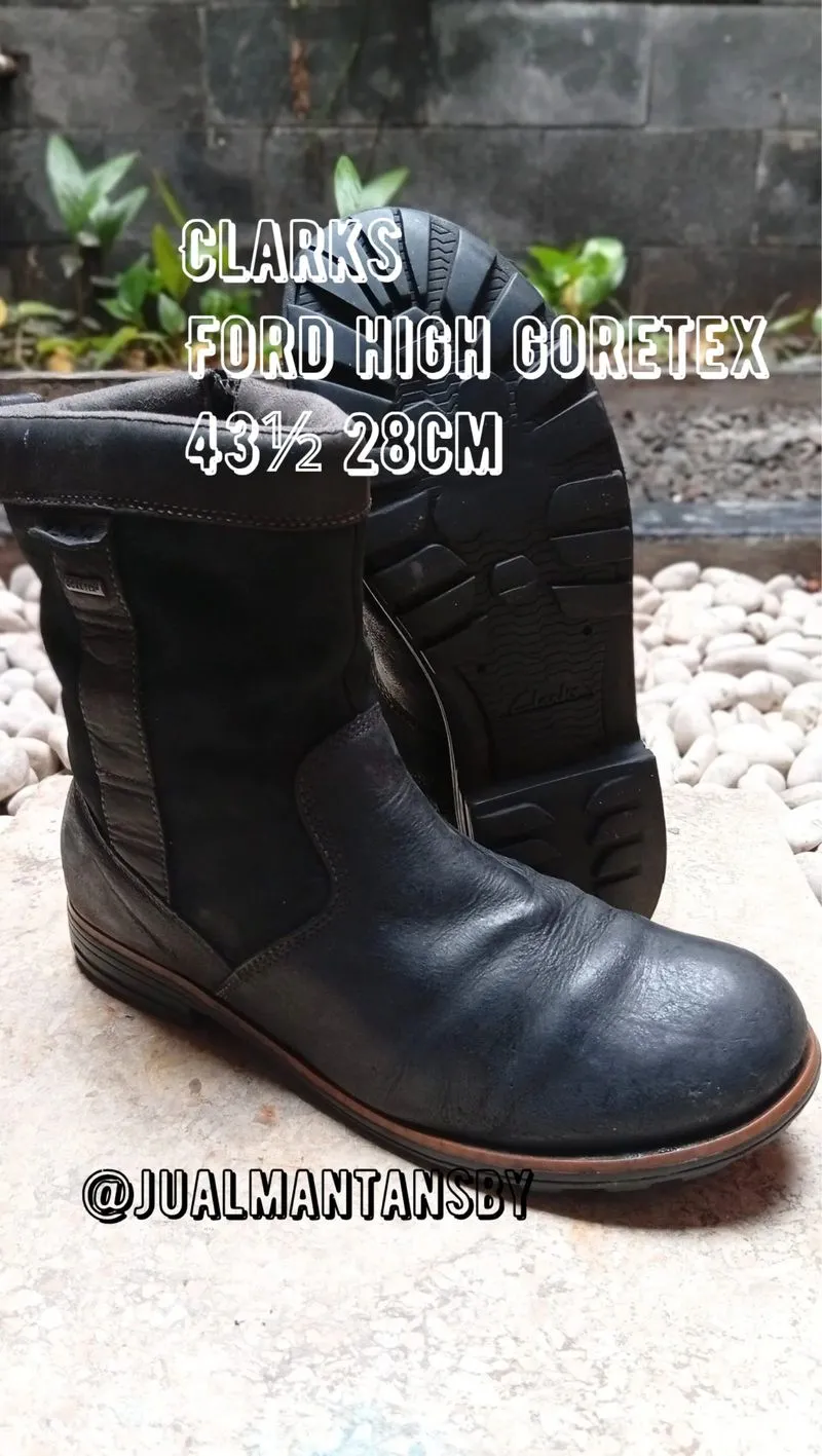 CLARKS Engineer Pull On Zipper Boots photo 1