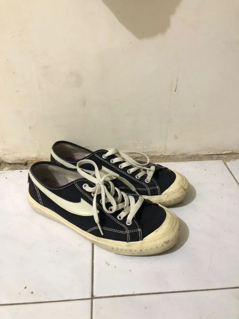 Sepatu Compass photo 1