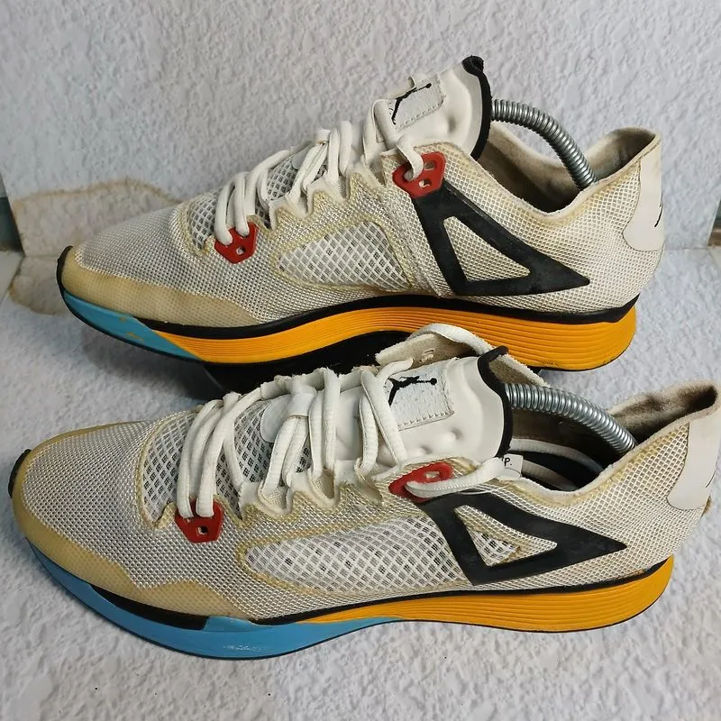 Sepatu Olahraga Air Jordan 89 Racer University Gold Size 43 photo 1