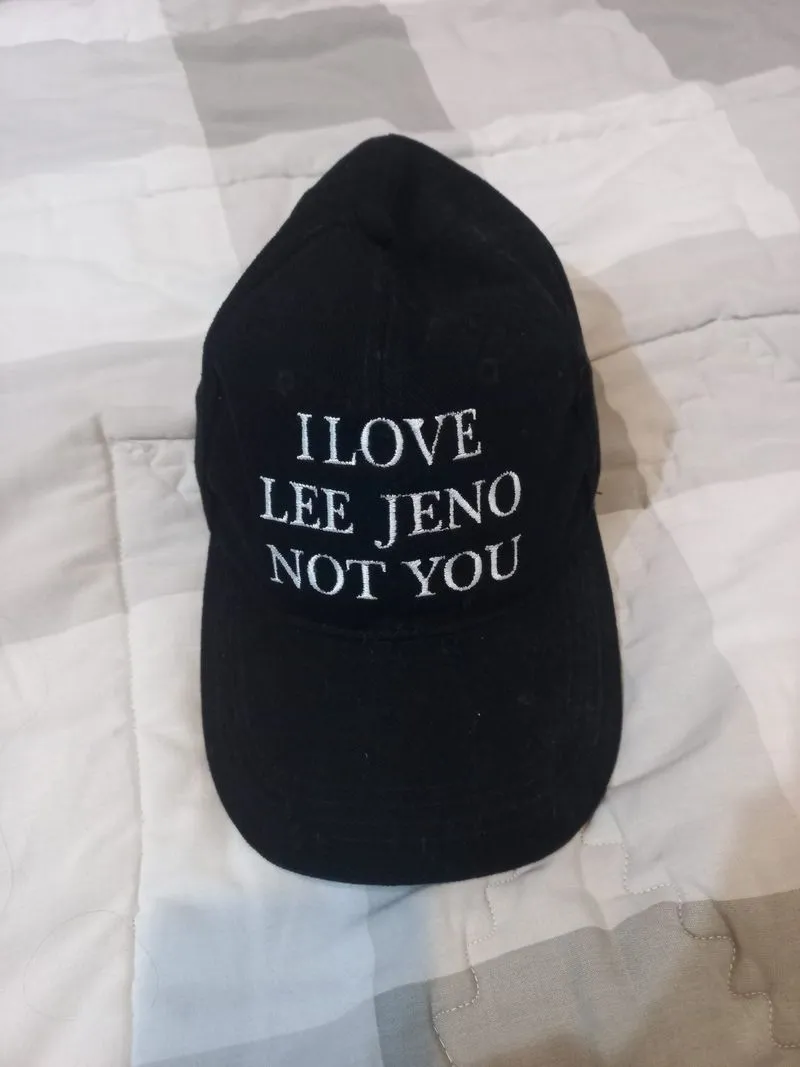 Topi Tulisan "I love lee jeno not you" photo 1