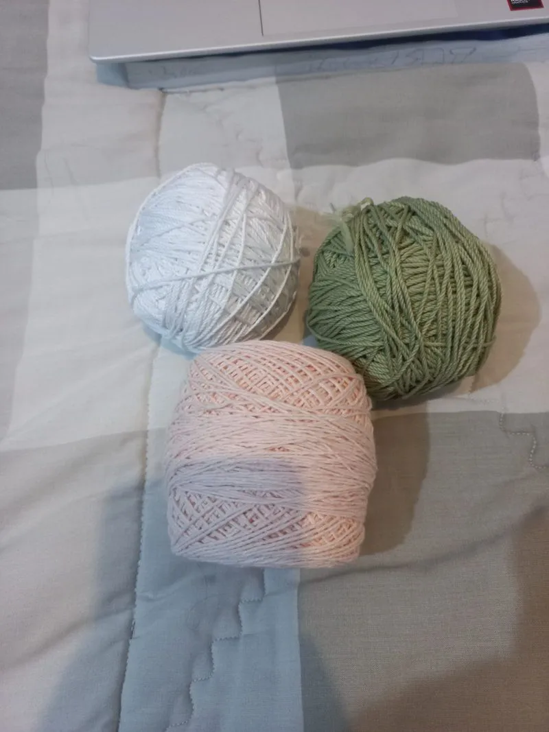 Benang rajut 3 warna (putih, pink, hijau) photo 1